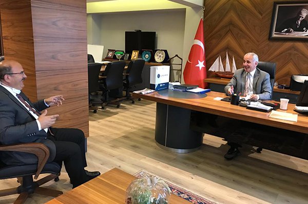 Bugün Bursa'ya yeni atanan Vergi Dairesi Başkanı Hüseyin EROL  Bey’i makamında ziyaret ettik.