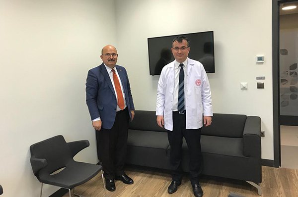 Bugün Şehir Hastanesi Kalite Müdürü Ahmet Boz Bey'i makamında ziyaret ettim. Kendisine göstermiş olduğu ilgi ve alakadan dolayı şahsım ve Uludağ Koleji Ailesi adına çok teşekkür ederim.